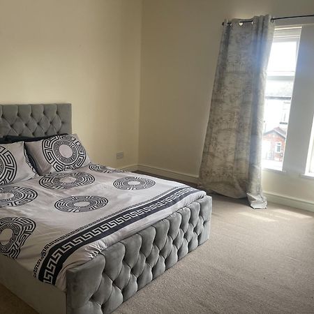 Stylish 1-Bed Apt - Sleeps 4 - Parking - Wifi Manchester Exterior foto
